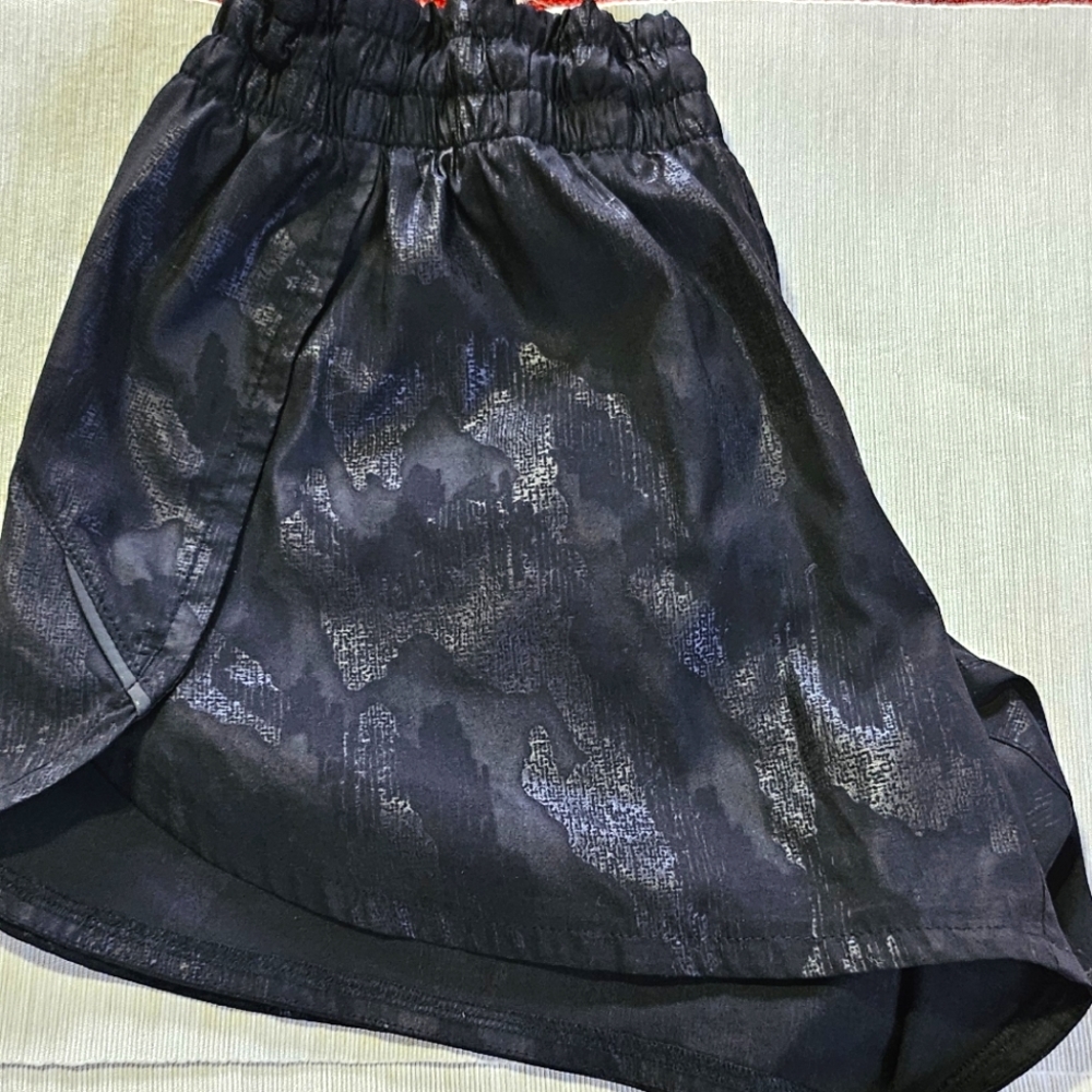 Athleta Shorts - Size S - Black
